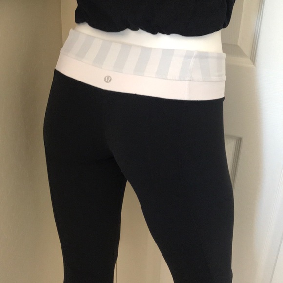 Lululemon Black Capris With Striped Band Size 6 - Picture 5 of 6